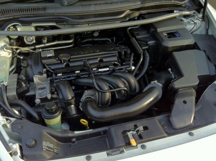 Volvo C30 1.6 R DESIGN Sport 3dr Hatchback Petrol White