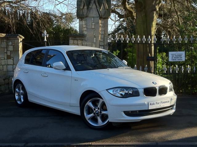 BMW 1 Series 116i [2.0] Sport 5dr Hatchback Petrol White